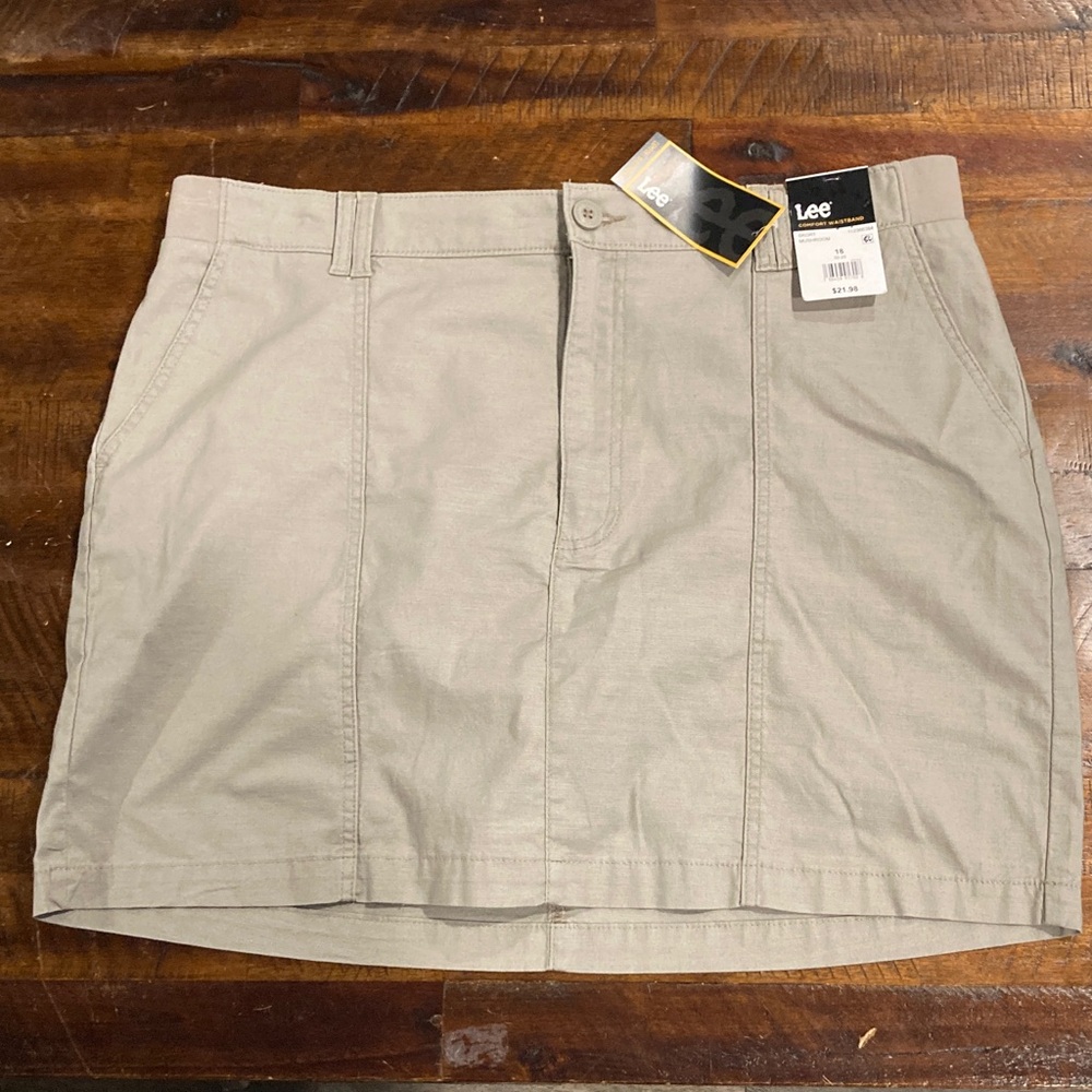 NWT Lee comfort Waistband skort Mushroom